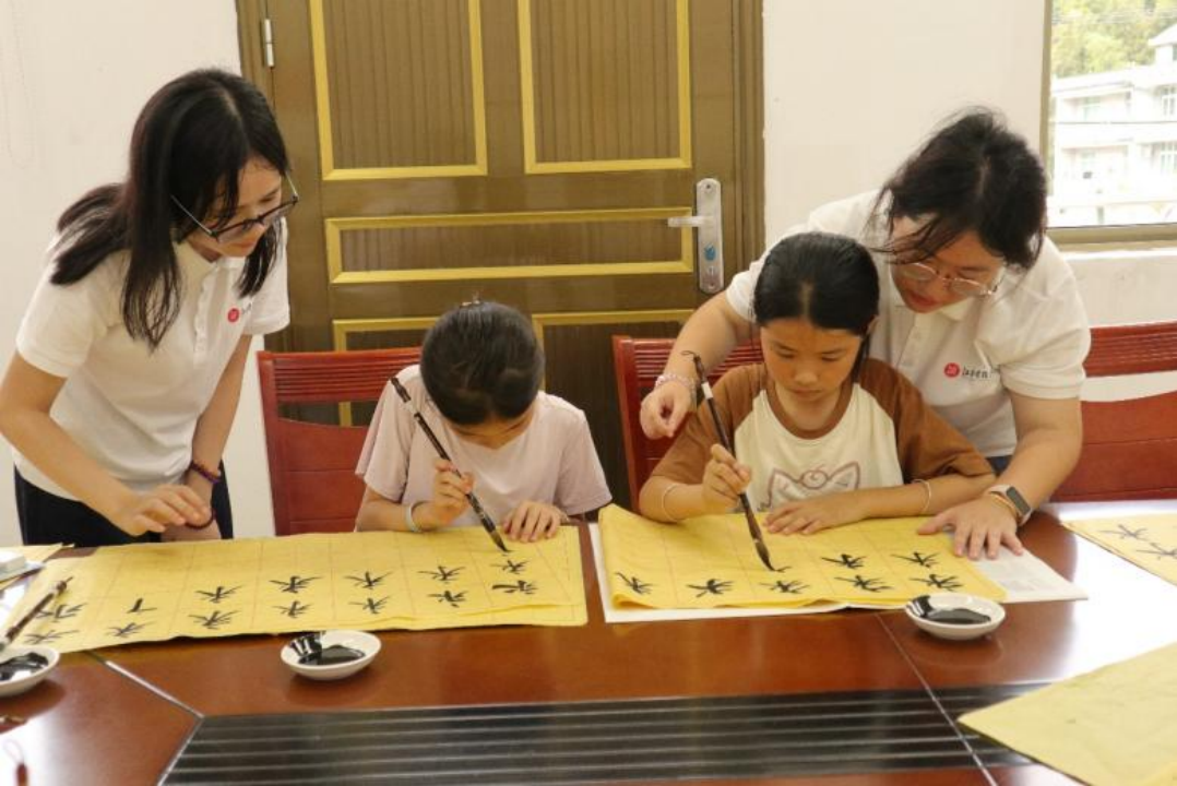 江西财经大学学子深入玉山必姆：推普破壁 为振兴乡村注入“语言之力”