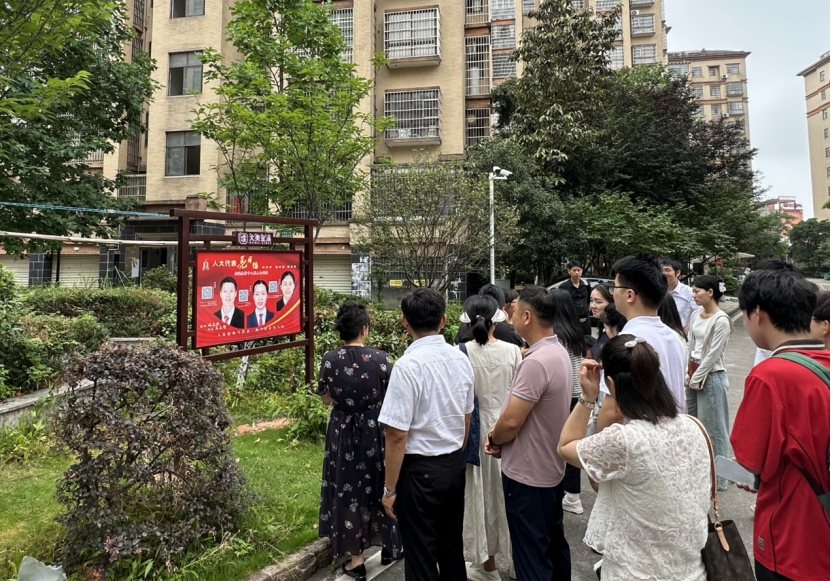 金溪人大：代表“亮身份” 履职当表率
