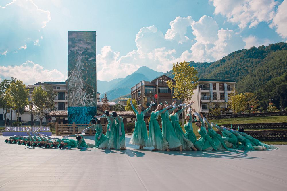 舞绘山水，艺润乡村：环境舞蹈季铸就吉安武功山文旅新名片