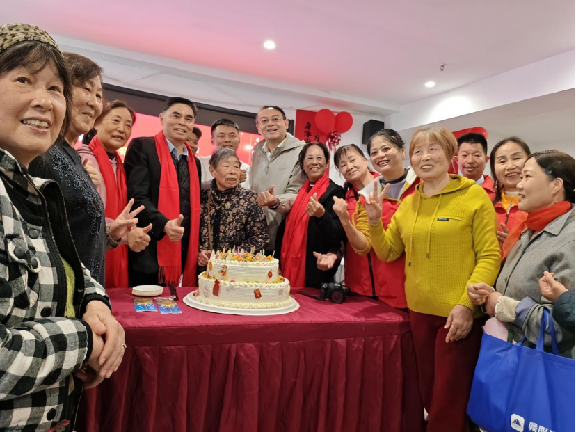 江西南昌:重阳敬老情暖社区