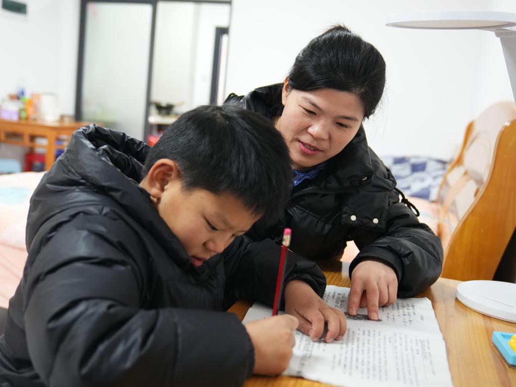 “陪读楼”让偏远乡村学子不再“风雨兼程”