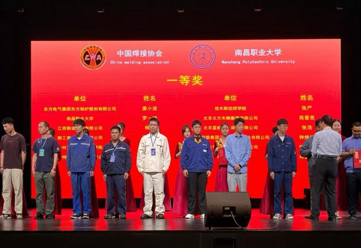 　　方大特钢建安公司员工张志刚。