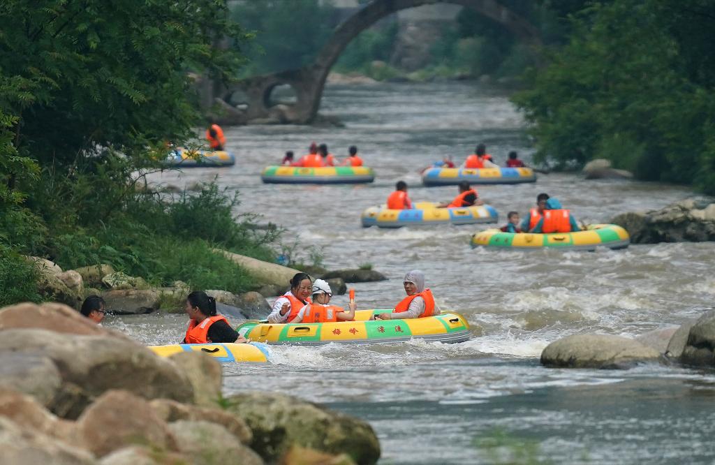 山涧漂流享清凉